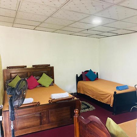 Malee Homestay โปลอนนารูวา ภายนอก รูปภาพ