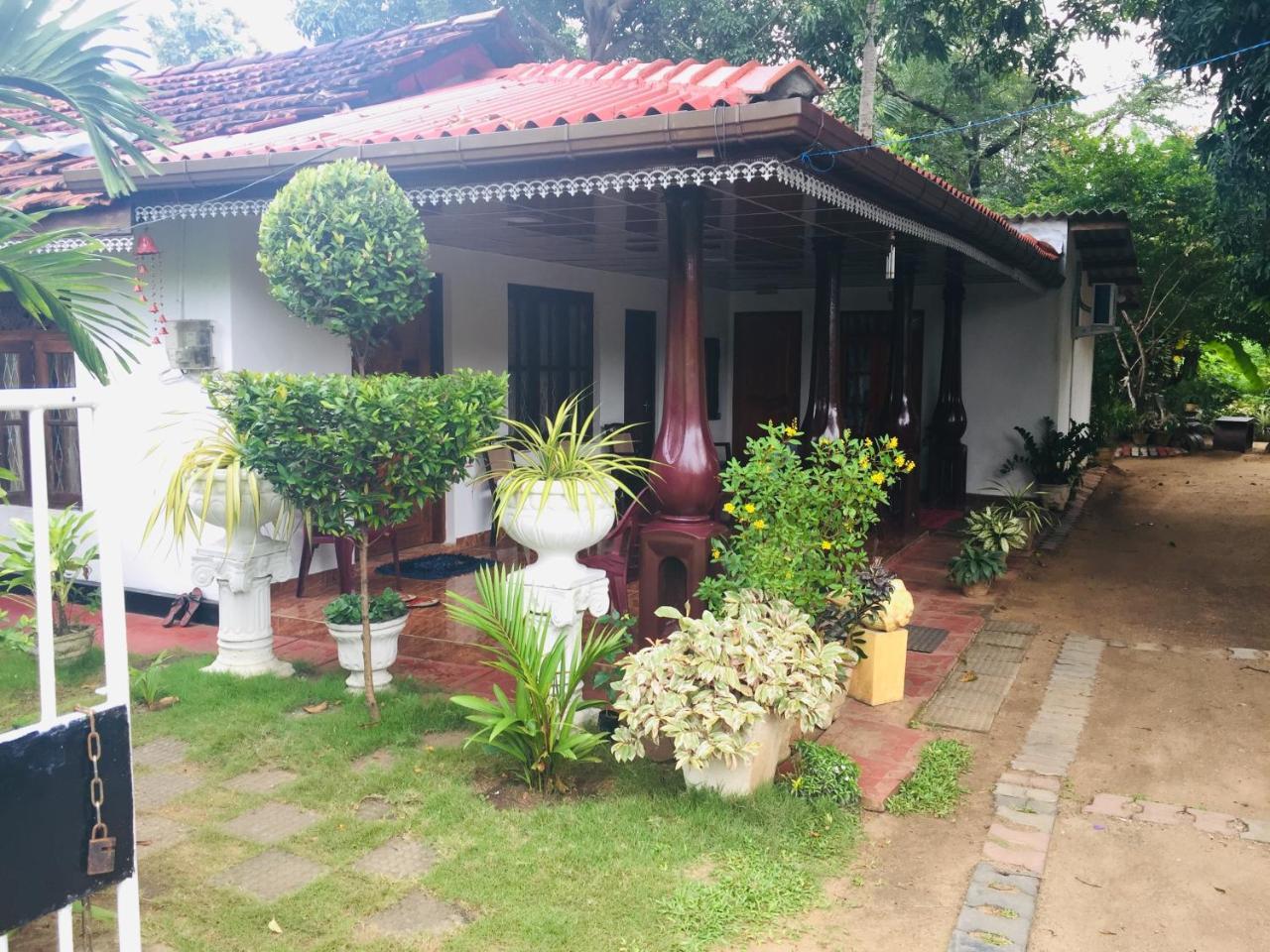 Malee Homestay โปลอนนารูวา ภายนอก รูปภาพ