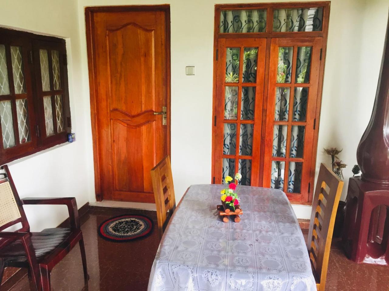 Malee Homestay โปลอนนารูวา ภายนอก รูปภาพ