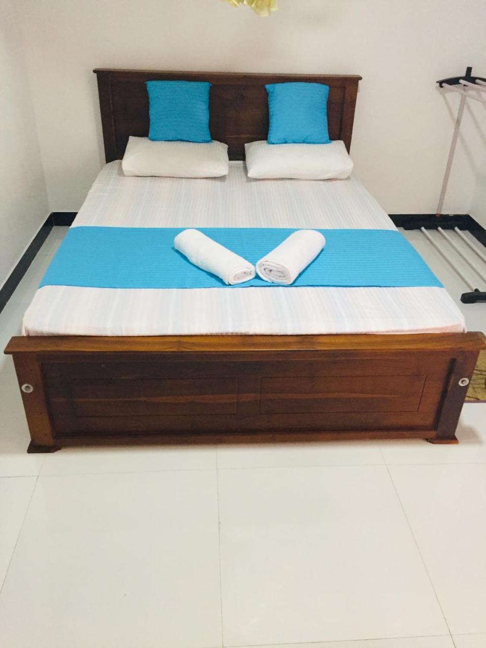 Malee Homestay โปลอนนารูวา ภายนอก รูปภาพ
