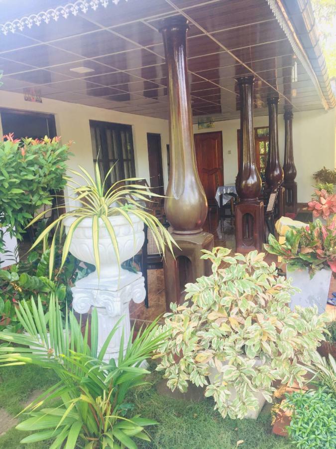 Malee Homestay โปลอนนารูวา ภายนอก รูปภาพ