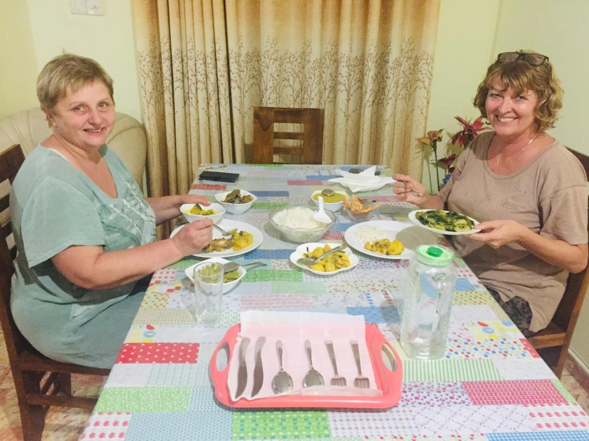 Malee Homestay โปลอนนารูวา ภายนอก รูปภาพ